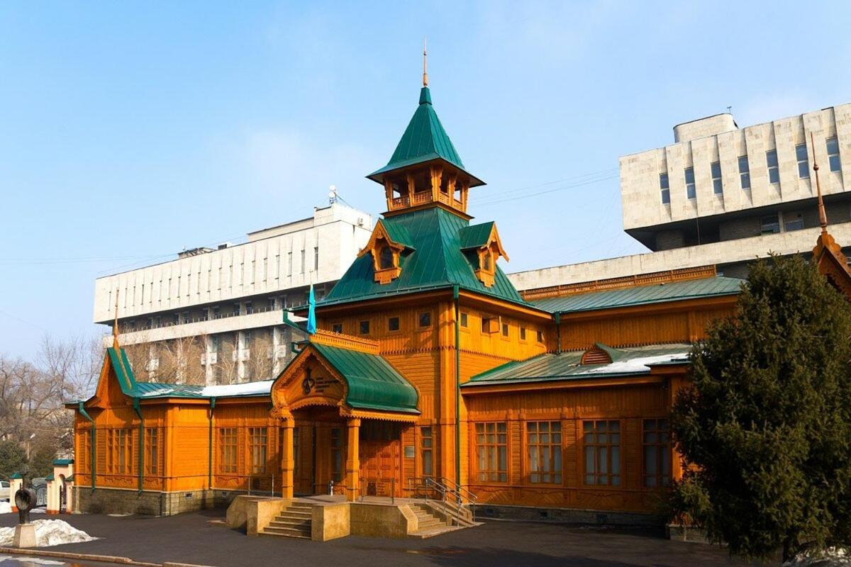 Nadezhda Apartments On Nayryzbay Batyr 63 Almaty Exterior photo