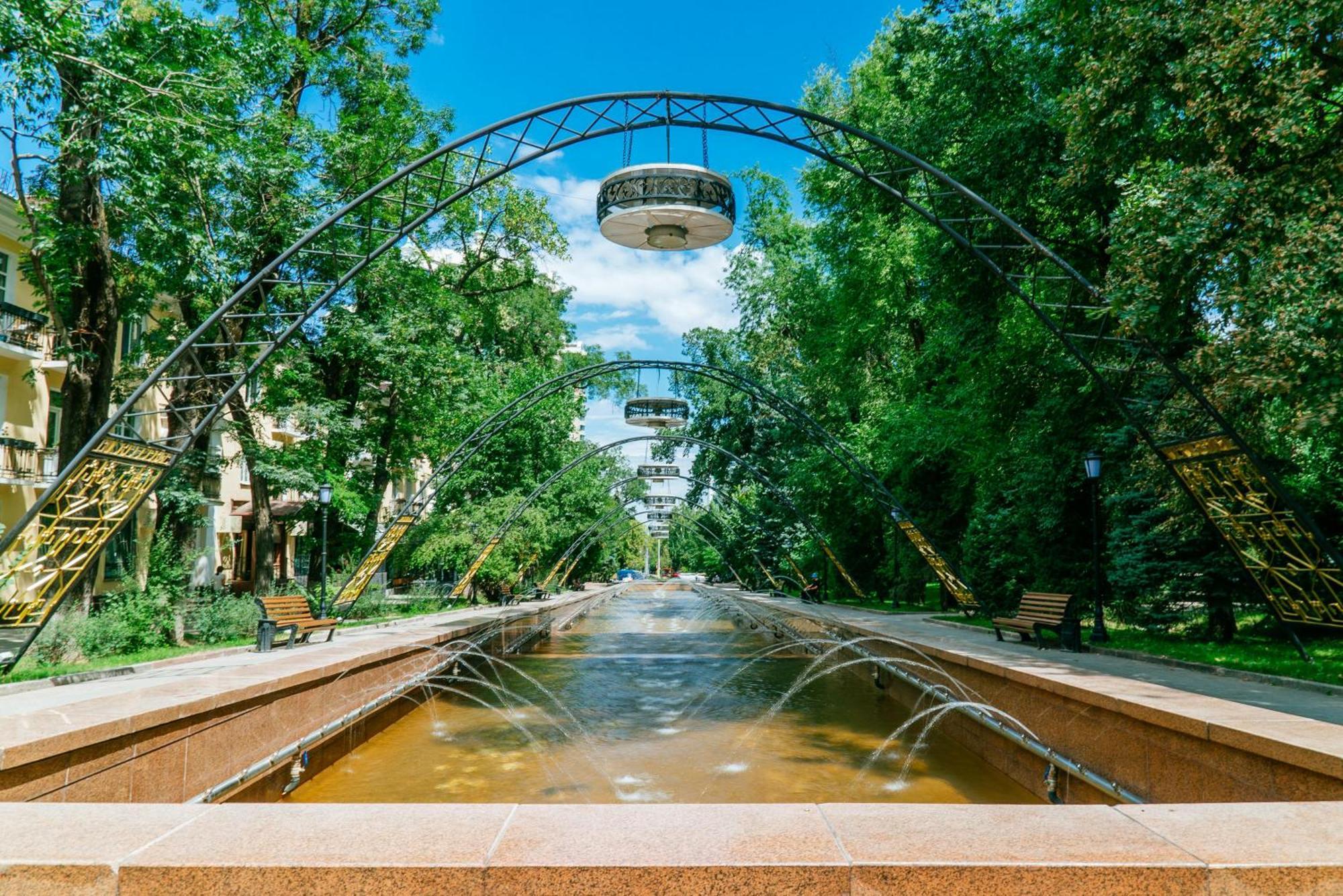 Nadezhda Apartments On Nayryzbay Batyr 63 Almaty Exterior photo